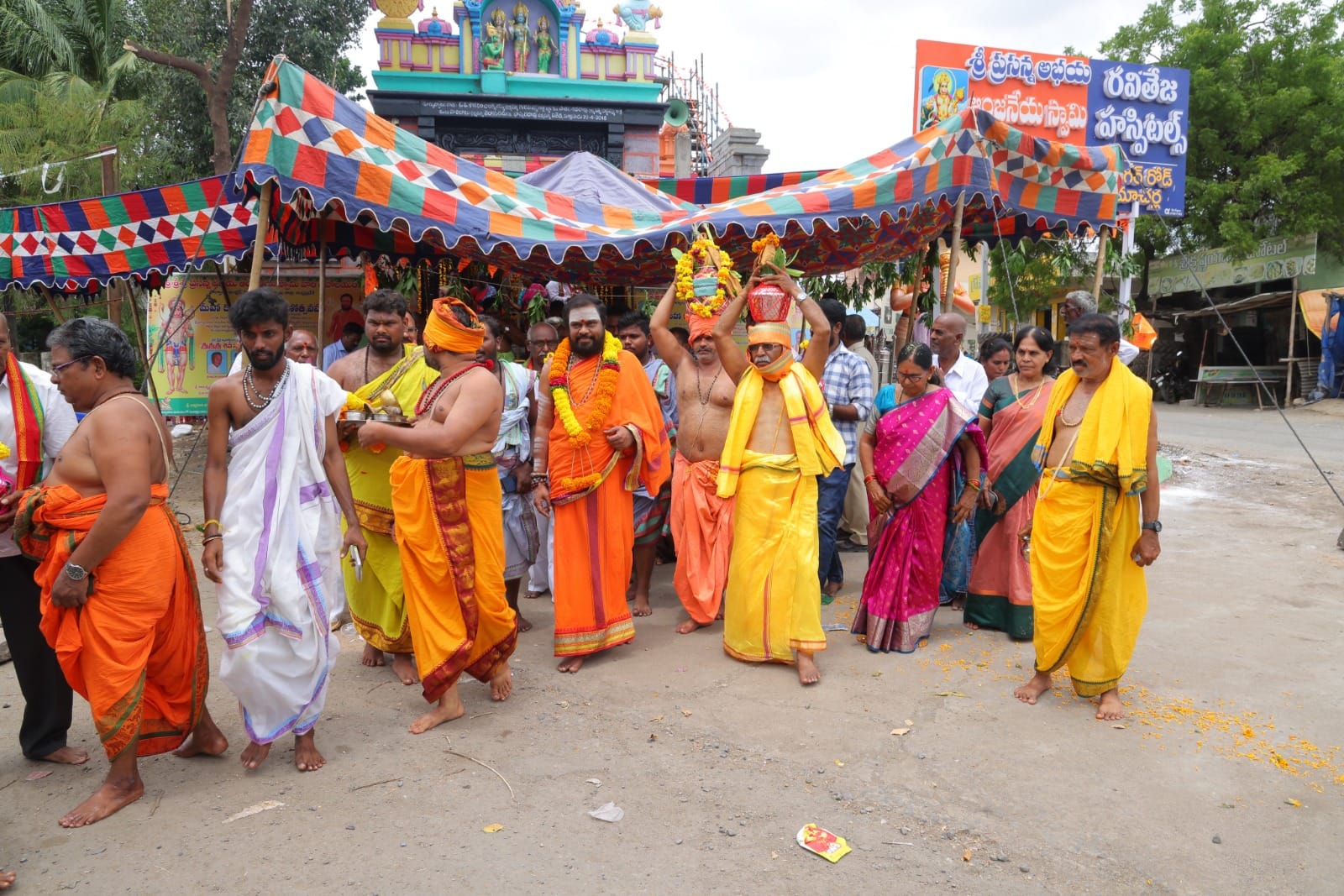 Devalayam premises at Palvai Junction